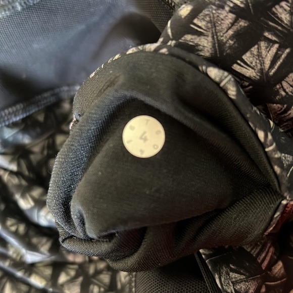 Lululemon Featherlight Tight - Picture 4 of 9